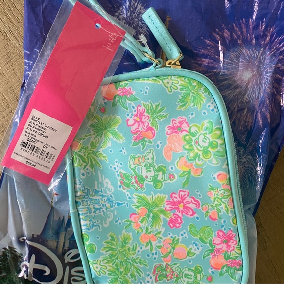 NWT Lilly Pulitzer x Disney Parks Wristlet Mickey Minnie Cinderella Castle - Picture 2 of 7